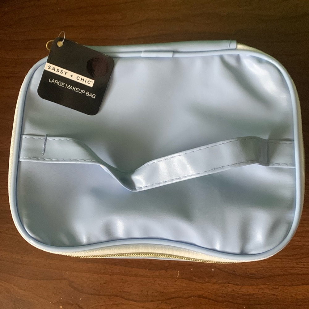*5/$5* NWT Sassy + Chic Blue Large Makeup Bag - Picture 3 of 8